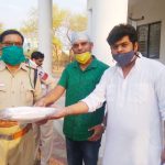 युवाओं की टीम ने हटा पुलिस को प्रदान की पीपीईकिट,हटा पुलिस की सुरक्षा के मद्देनजर वितरित की किट