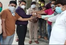 सर्व ब्राह्मण समाज ने दुष्कर्म पीड़िता बच्ची की मदद स्वरूप पुलिस अधीक्षक को भेंट किया चेक व सामग्री,दमोह से कुंण्डेश्वर टाइम्स ब्यूरो मोहन पटेल की रिर्पोट