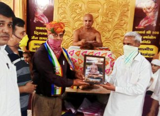 आचार्यश्री 108 श्री प्रमुख सागर जी महाराज ने पत्रकारों को दिया मंगल आशीर्वाद, थांदला से कुंडेश्वर टाइम्स ब्यूरो मनीष वाघेला की रिपोर्ट