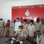 24 घंटे के अंदर ही अंधे कत्ल का पर्दाफाश,प्रेमी के साथ मिलकर पत्नी व साली ने दिया घटना को अंजाम”झाबुआ से कुंडेश्वर टाइम्स ब्यूरो मनीष वाघेला की रिपोर्ट