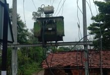 बिजली विभाग के कर्मचारियों की दबंगई के सामने अंधकार में रहने के लिए मजबूर है ग्रामीण,बिल जमा होने के बावजूद भी काटी जा रही लाइट भीषण गर्मी में तड़प रहे ग्रामीण,अमानगंज से कुंडेश्वर टाइम्स ब्यूरो सरबेन्द्र सिंह यादव की रिपोर्ट