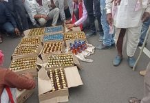 सागर / सुरखी _ भगवती मानव कल्याण संगठन के कार्यकर्ताओं ने 12 पेटी से अधिक अवैध शराब पकड़ी कुंडेश्वर टाइम्स समाचार संपादक मोहन पटेल की खास रिपोर्ट