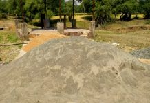 भदोली में कई लाख की सीसी चड़ाई जा रही भ्रष्टाचार की भेंट* काली डस्ट कम सीमेंट से हो रहा निर्माण कार्य / कुंडेश्वर टाइम्स समाचार संपादक मोहन पटेल की खास रिपोर्ट