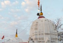 शिव मंदिर देवतालाब में ड्रेस कोड हुआ लागू,पैंट व जींस पहनकर मंदिर के गर्भ गृह में जाना प्रतिबंधित धोती व पर्दनी पहन कर ही अंदर प्रवेश कर सकेंगे श्रद्धालु