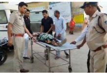 गैस गोदाम के पास हुआ सड़क हादसा घायलों को गुनोर एसडीओपी ने पहुंचाया स्वास्थ्य केंद्र,कुंडेश्वर टाइम्स ब्यूरो आर.पी.वर्मन की रिपोर्ट