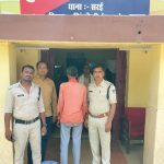 पुलिस ने दो अवैध शराब तस्करों को किया गिरफ्तार।। कुंडेश्वर टाइम्स प्रदेश संवाददाता अनुराग द्विवेदी की रिपोर्ट