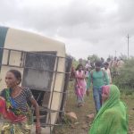 पन्ना जिले में बड़ा बस हादसा, देवेंद्रनगर के पास मरहा मोड पर बस पलटी, 20 घायल, कुंडेश्वर टाइम्स के लिए विनोद गुप्ता की रिपोर्ट