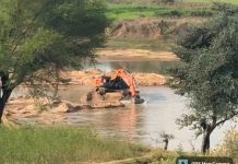 सहकार ग्लोबल ने महानदी में उतारी PC मशीन, NGT नियमों की खुलेआम धज्जियां। आखिर किसके इशारे पर चल रहा गोरख धंधा। प्रदेश संवाददाता अनुराग द्विवेदी की रिपोर्ट